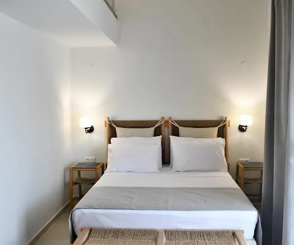 מלון דירות La Luxury 3*
