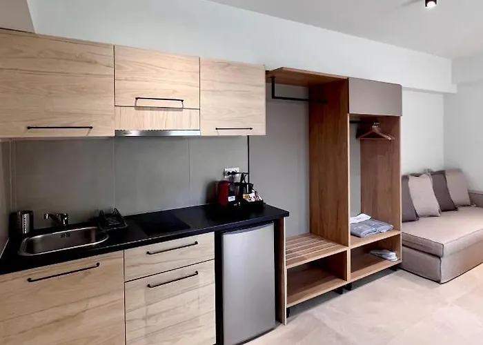 La Luxury 3* לריסוס
