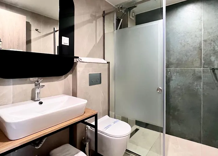 La Luxury 3* לריסוס