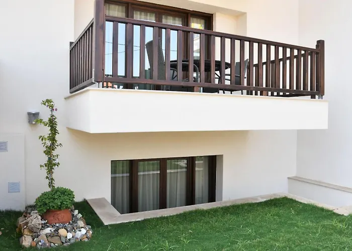 La Luxury 3* לריסוס